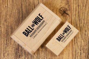 Wood USB 3.0 & Wooden Flip Box Bundle (Maple/Walnut)